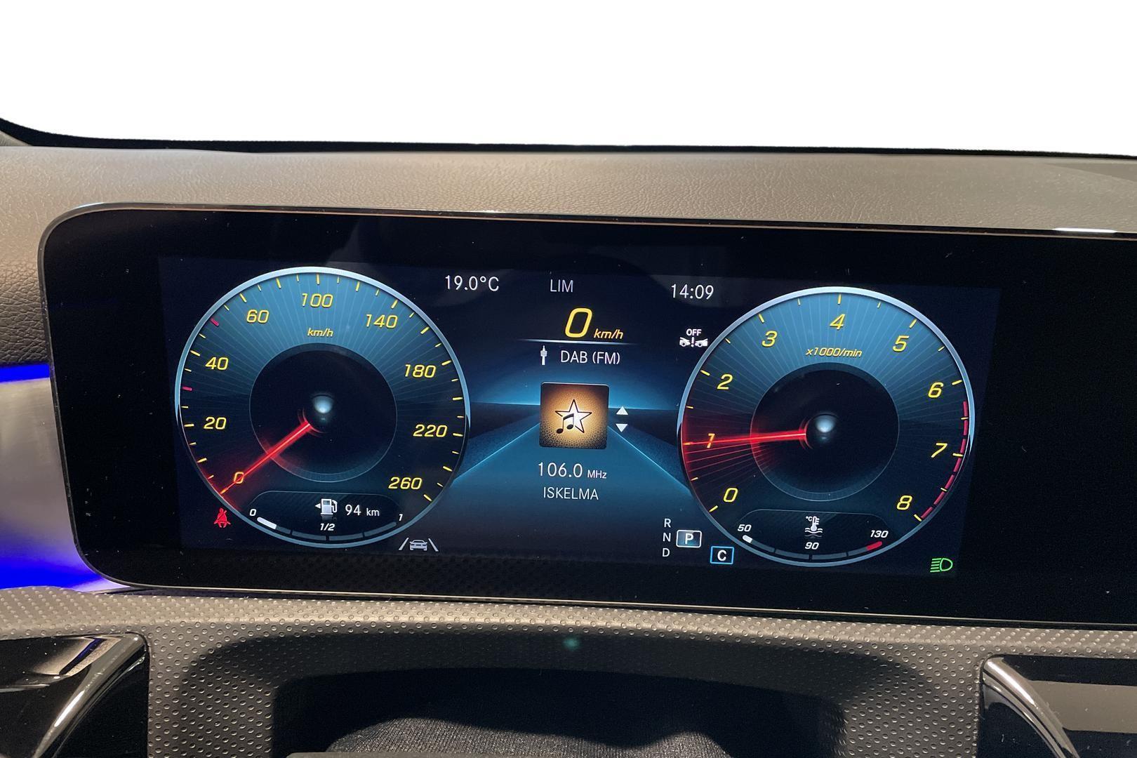 MERCEDES-BENZ A 2022