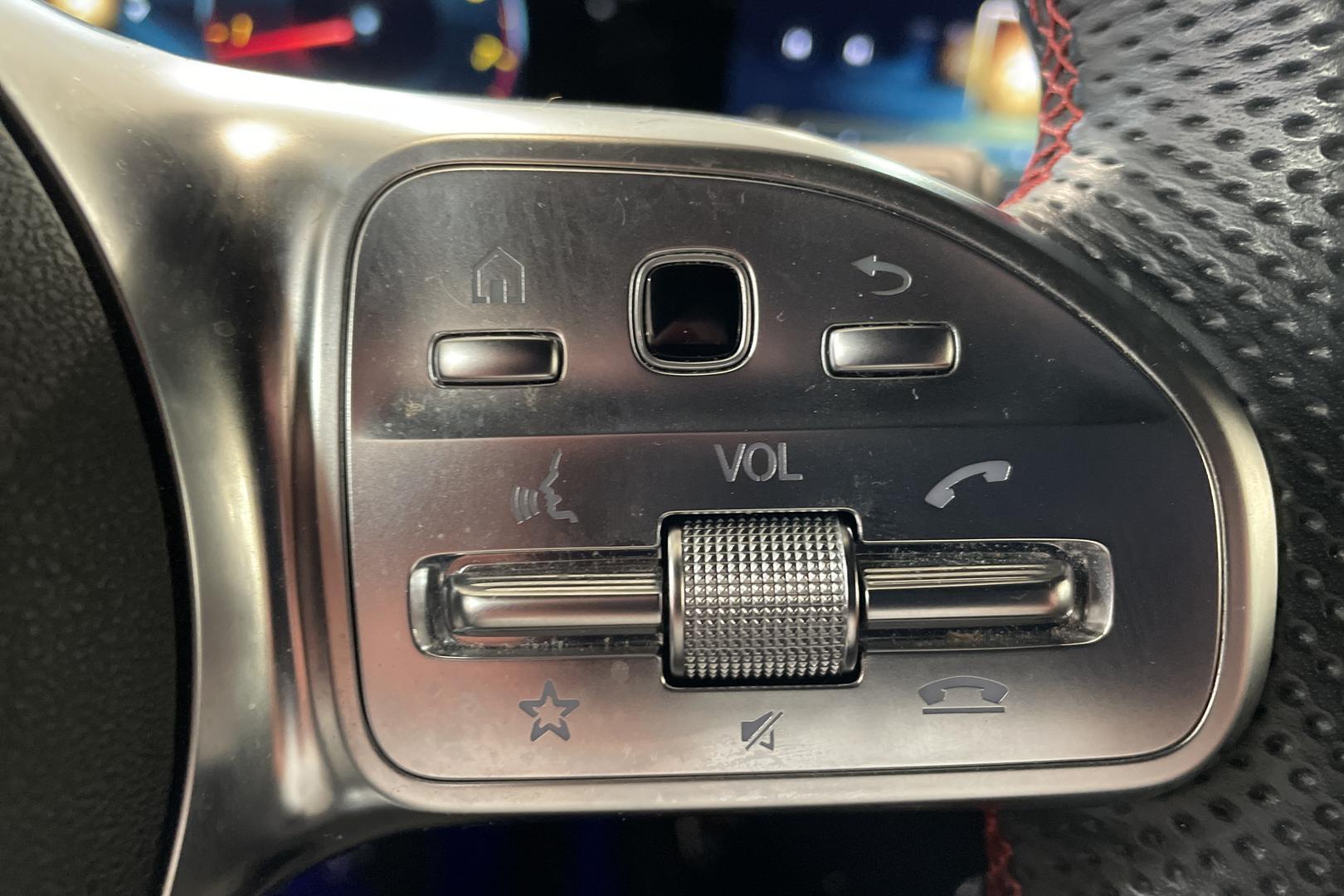 MERCEDES-BENZ A 2022