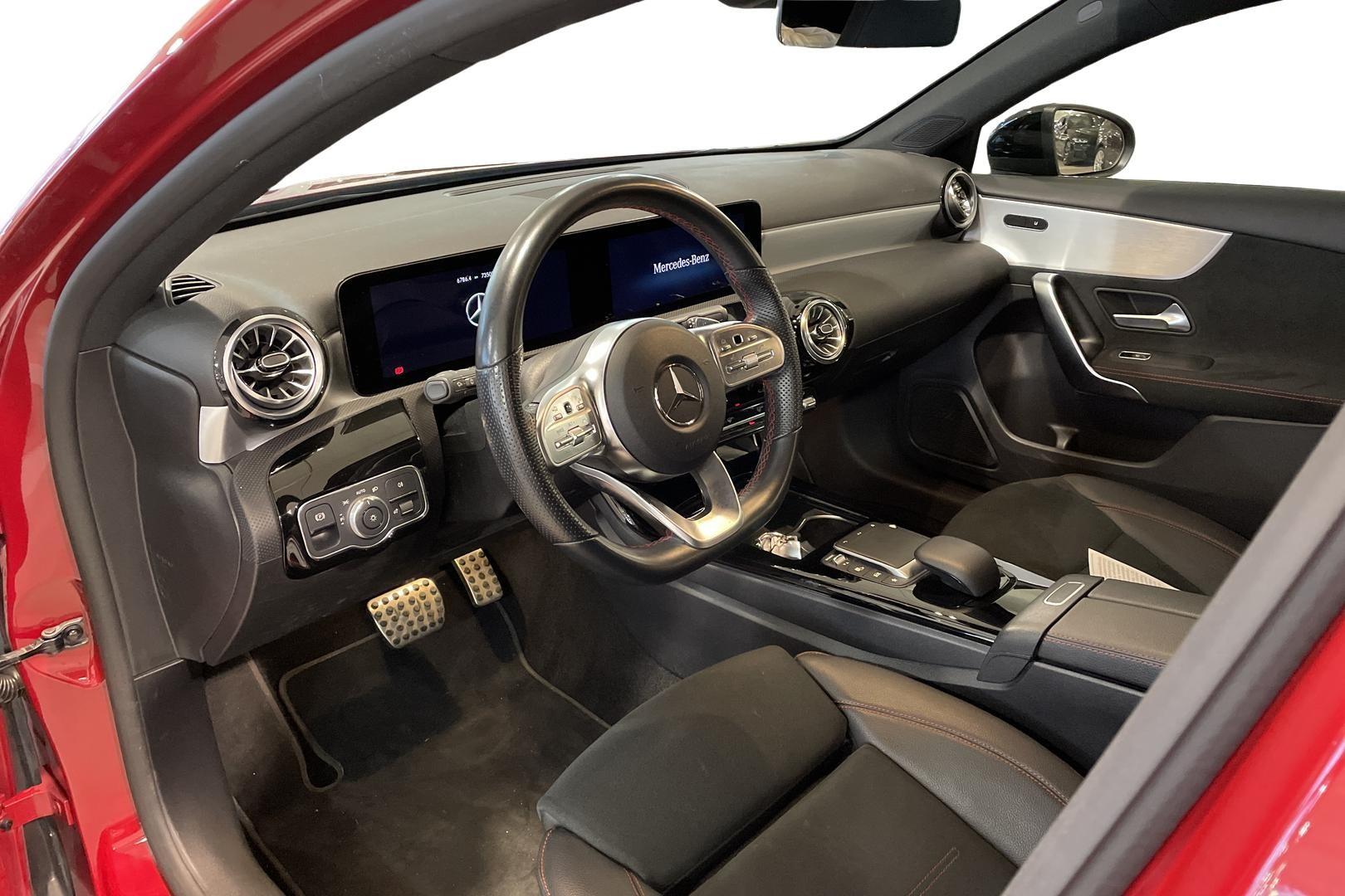 MERCEDES-BENZ A 2022