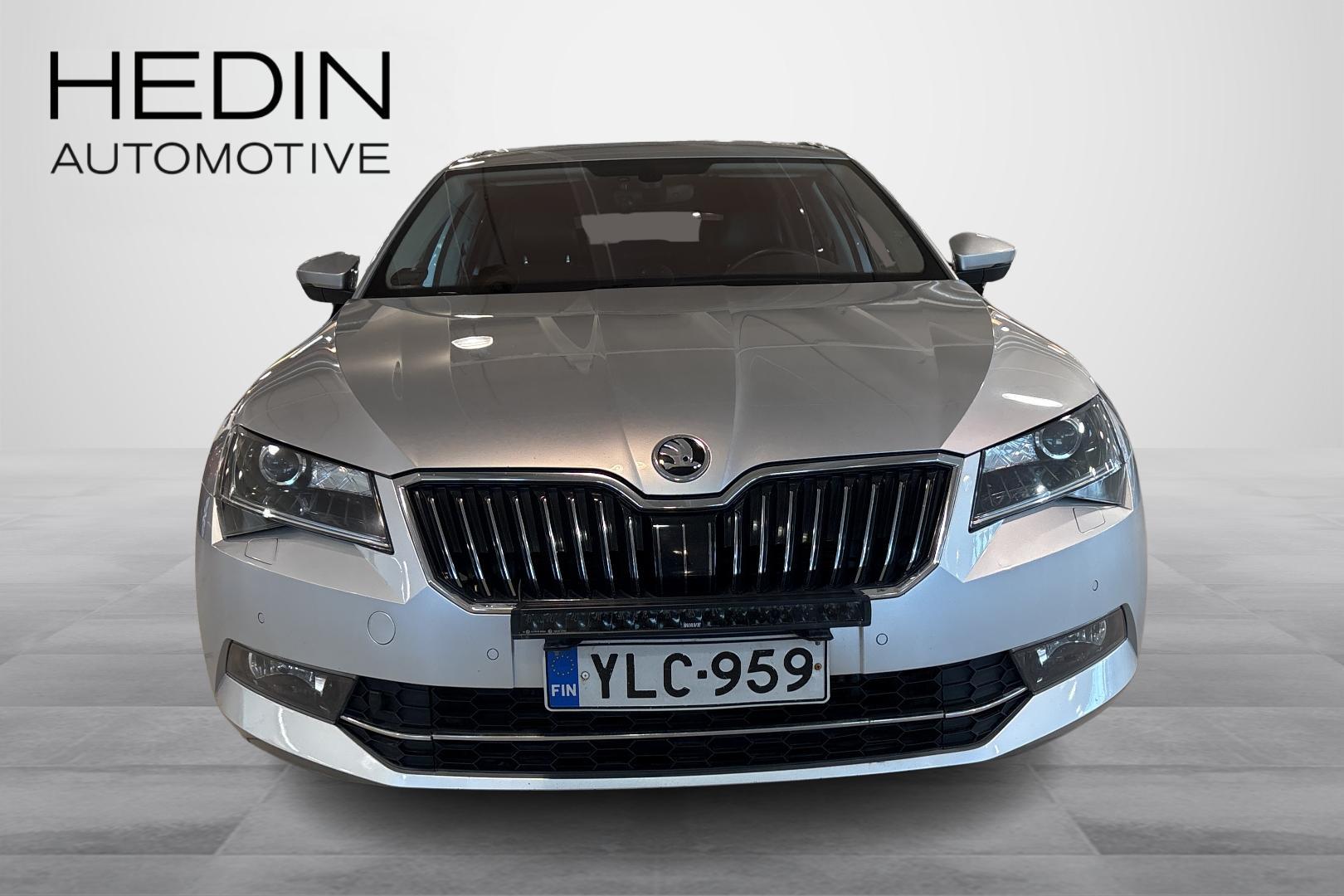 SKODA SUPERB 2019