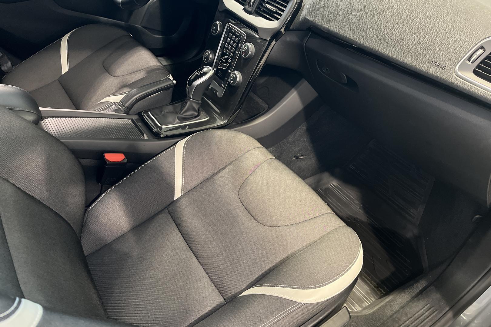 Volvo V40 2019