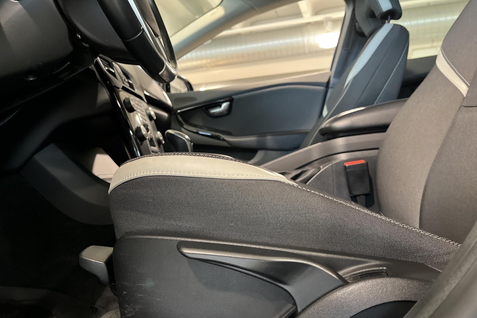 Volvo V40 2019