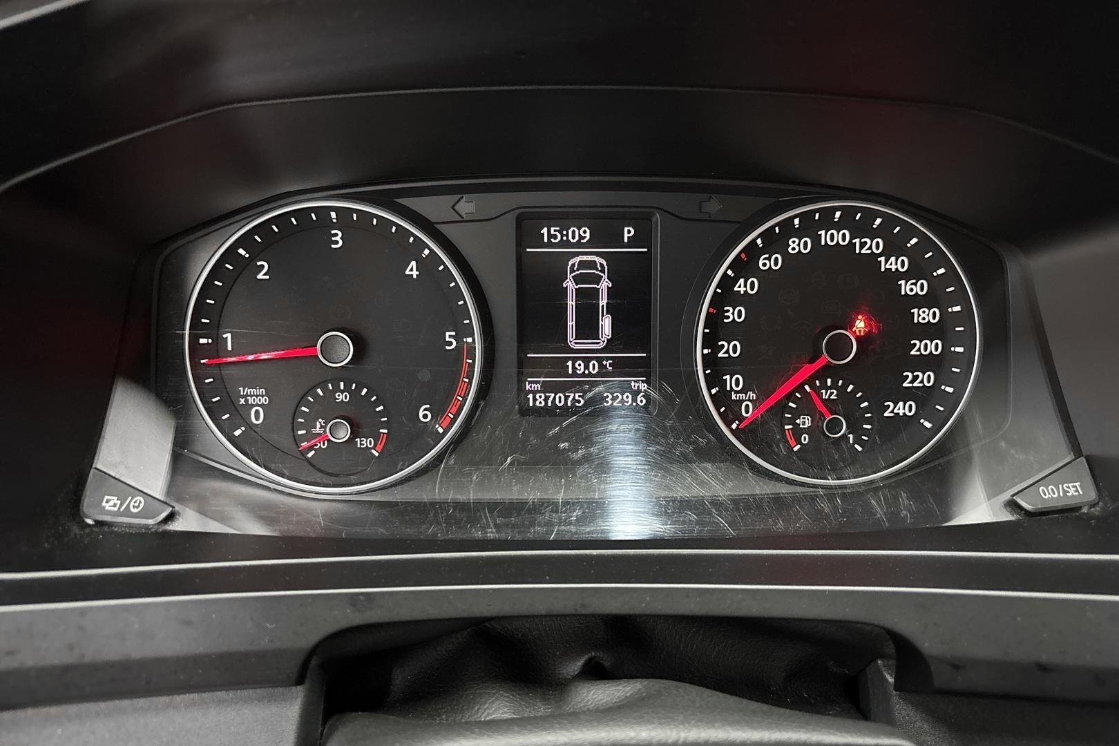 VOLKSWAGEN Caravelle 15
