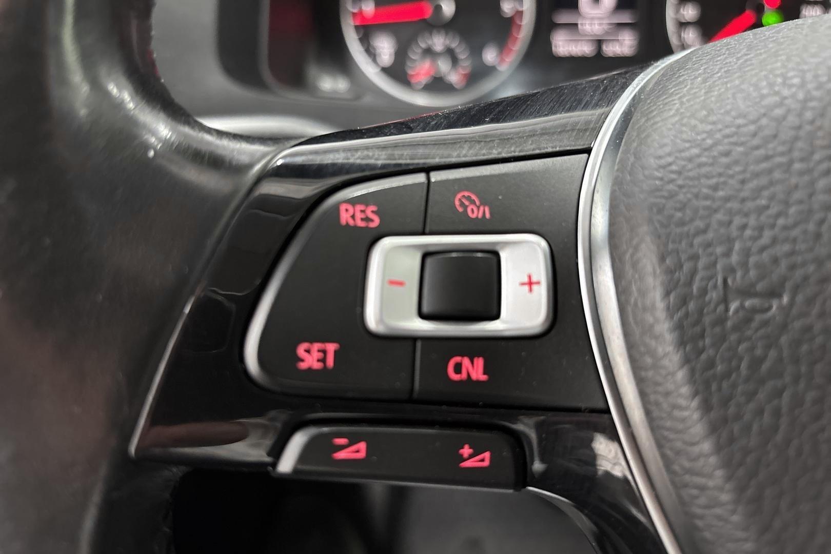VOLKSWAGEN Caravelle 16