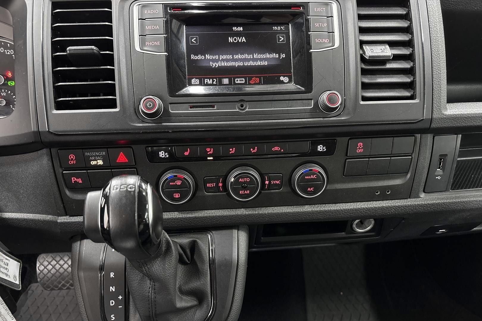 VOLKSWAGEN Caravelle 18