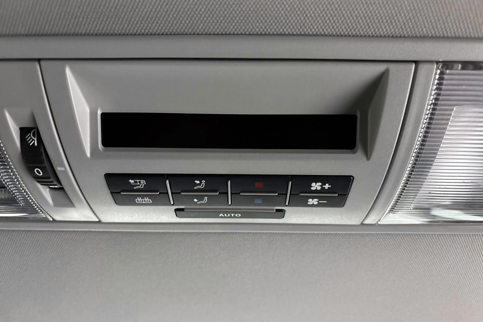 VOLKSWAGEN Caravelle 21