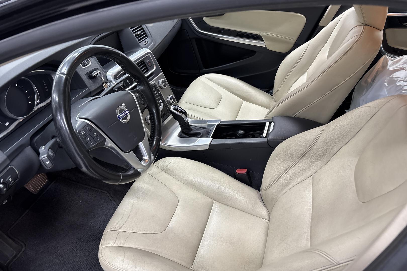 VOLVO V60 Cross Country 2017