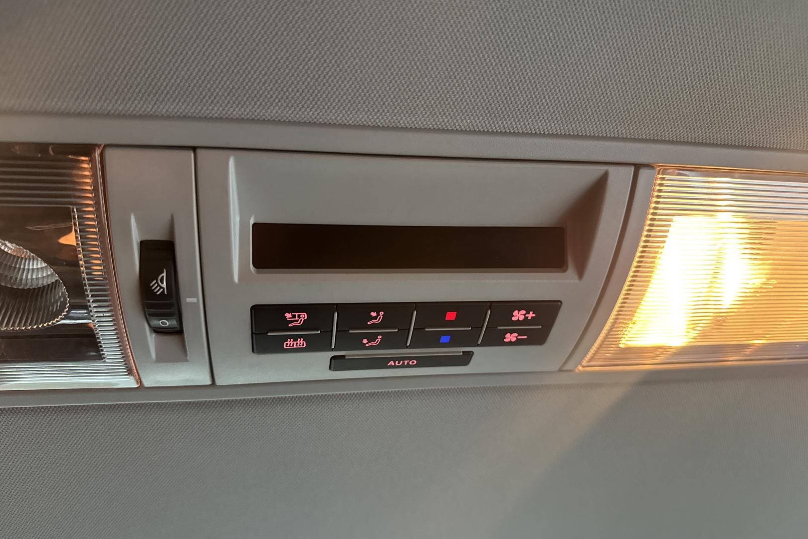 VOLKSWAGEN CARAVELLE 2013