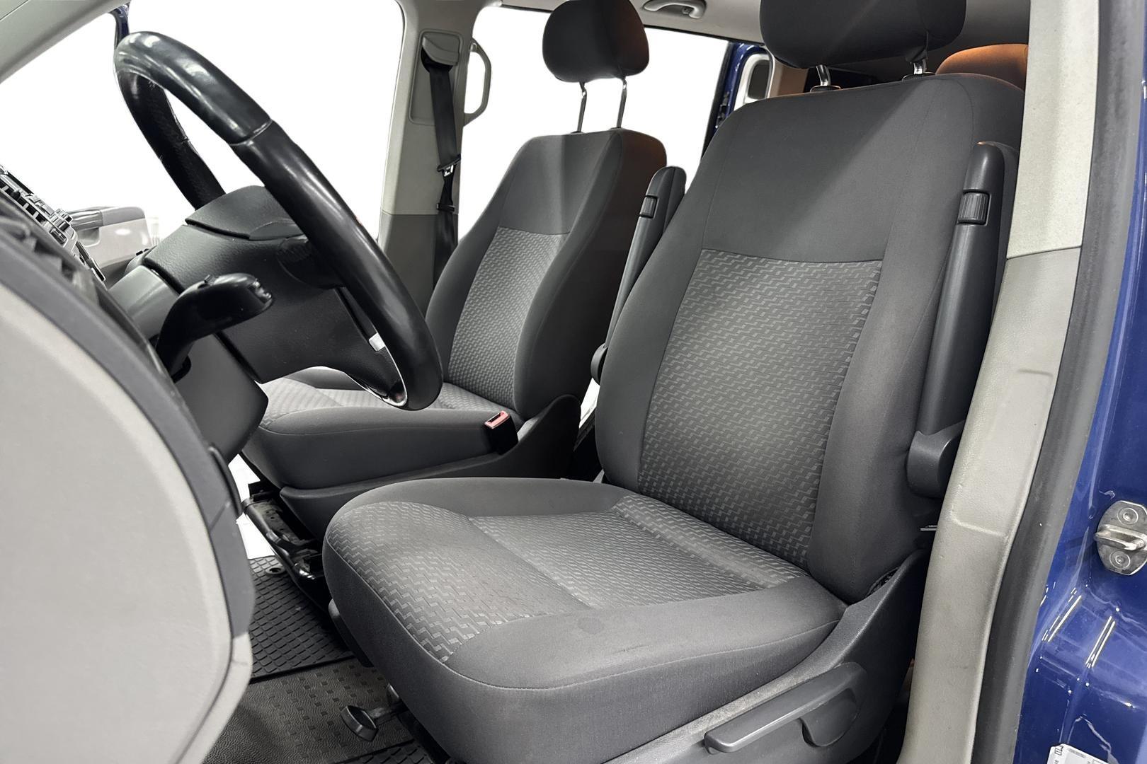 VOLKSWAGEN CARAVELLE 2013