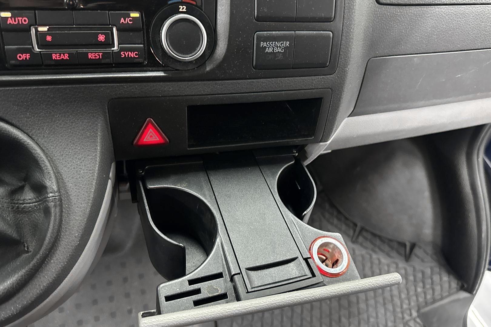 VOLKSWAGEN CARAVELLE 2013