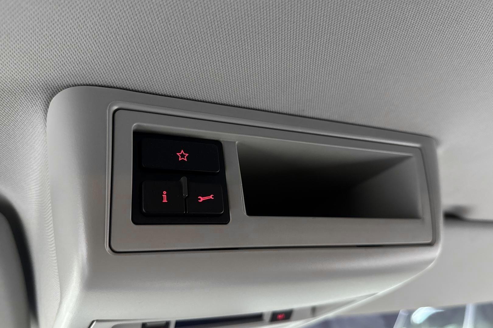 VOLKSWAGEN CARAVELLE 2013