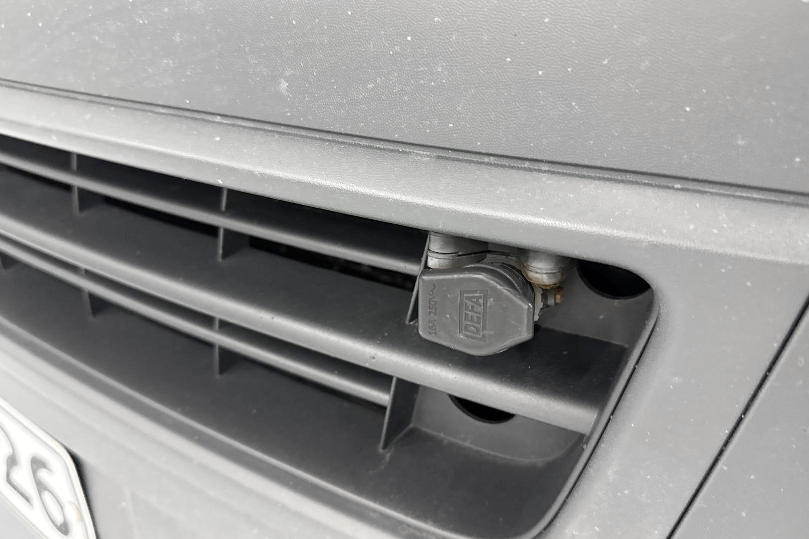 VOLKSWAGEN CARAVELLE 2013