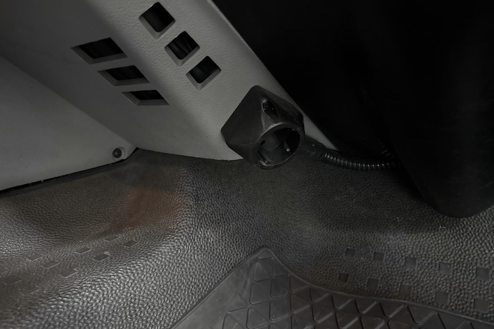 VOLKSWAGEN CARAVELLE 2013