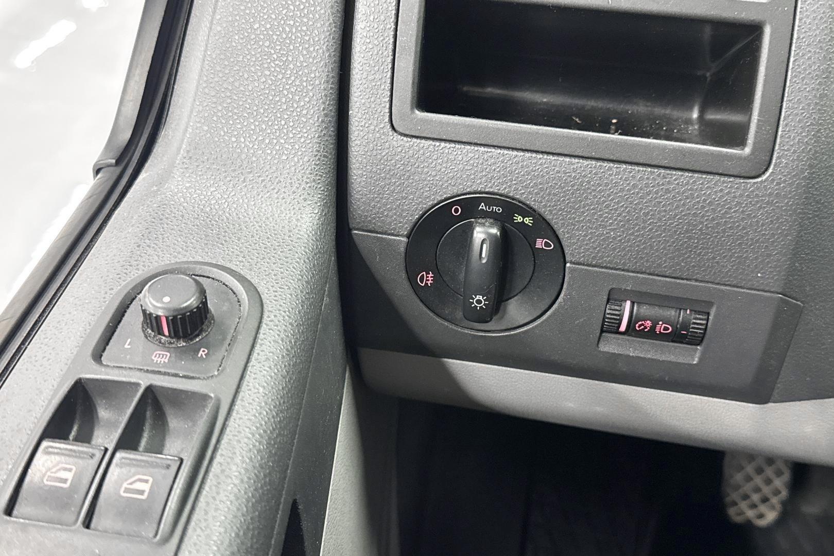 VOLKSWAGEN CARAVELLE 2013