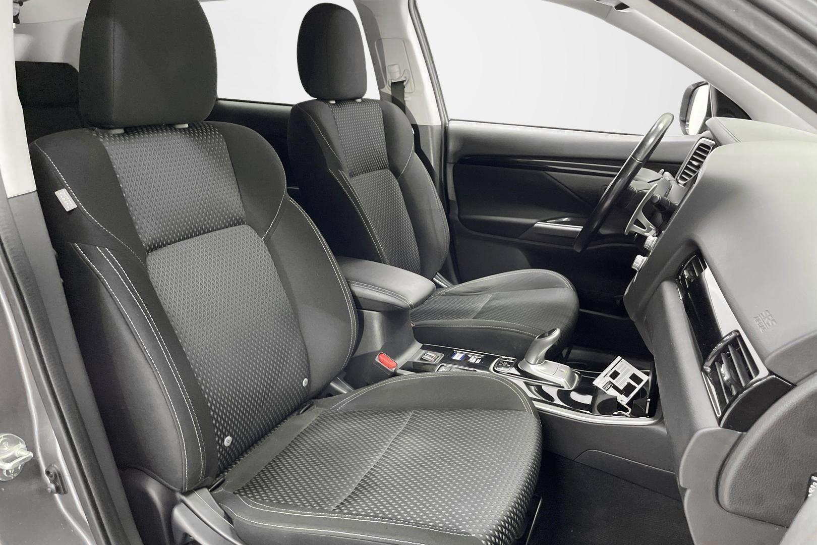 Mitsubishi Outlander PHEV 2019