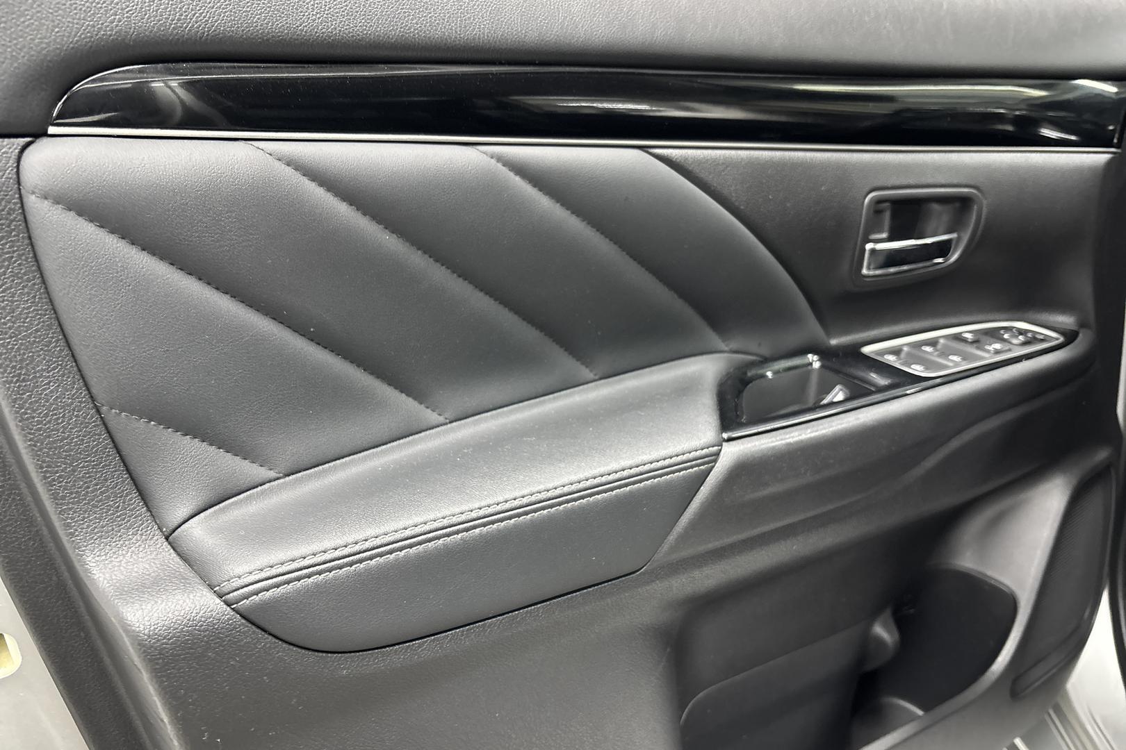 Mitsubishi Outlander PHEV 2018