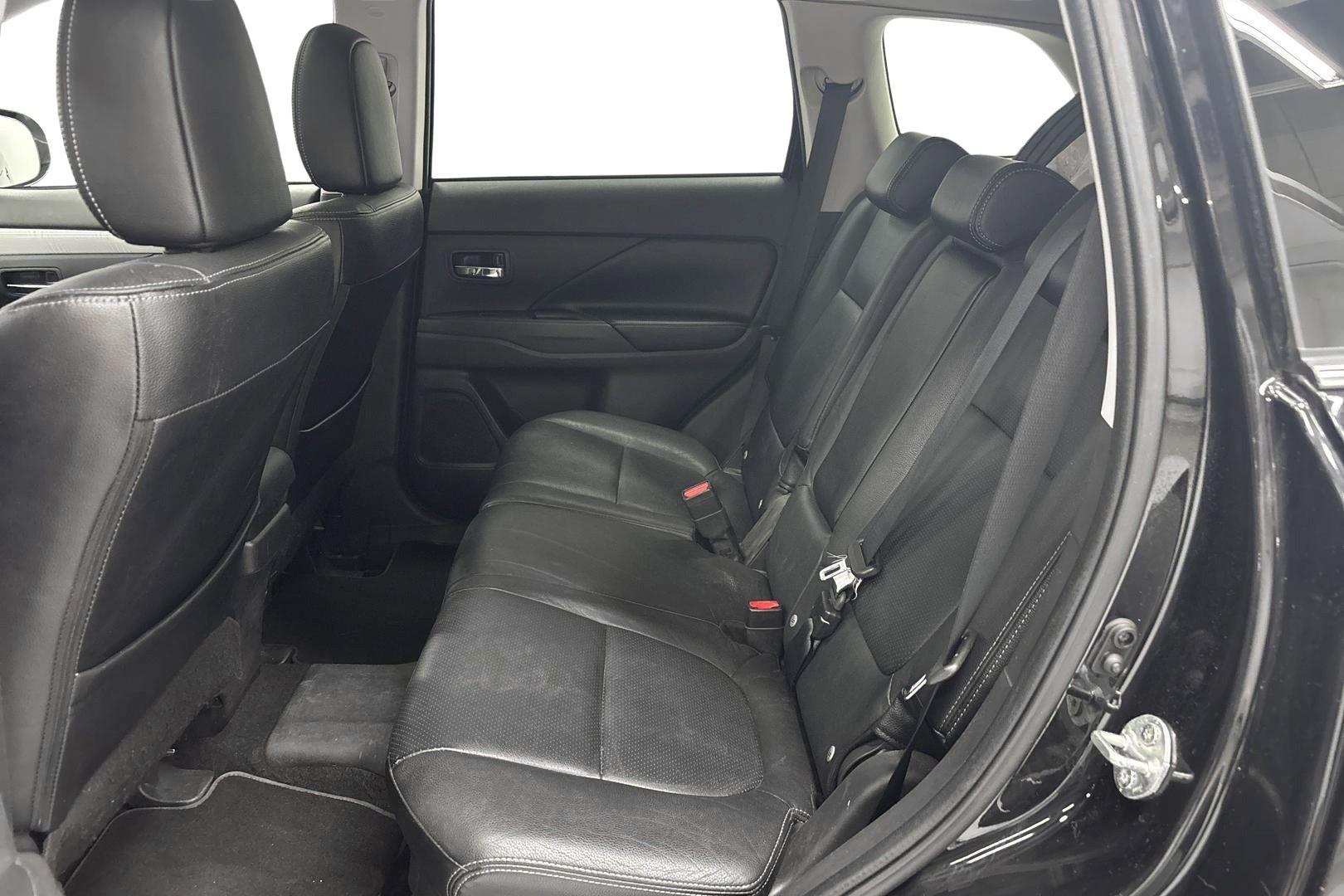 MITSUBISHI Outlander PHEV 2014