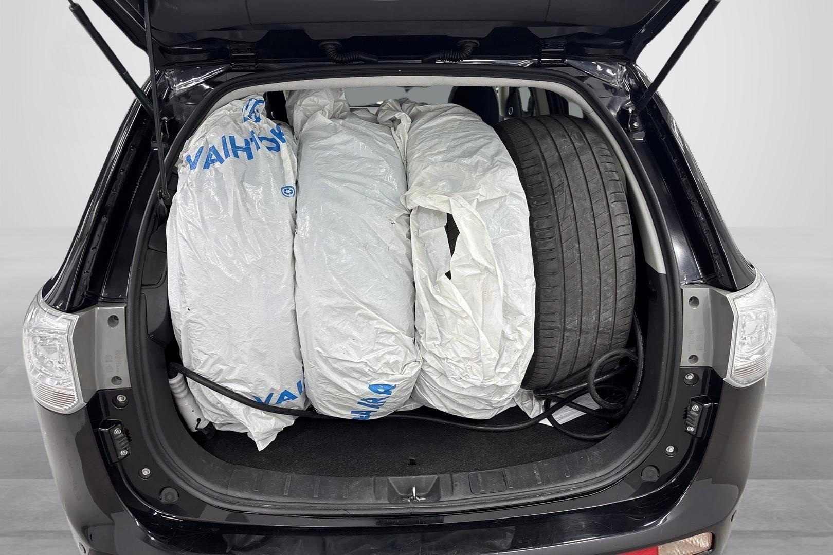 MITSUBISHI Outlander PHEV 2014