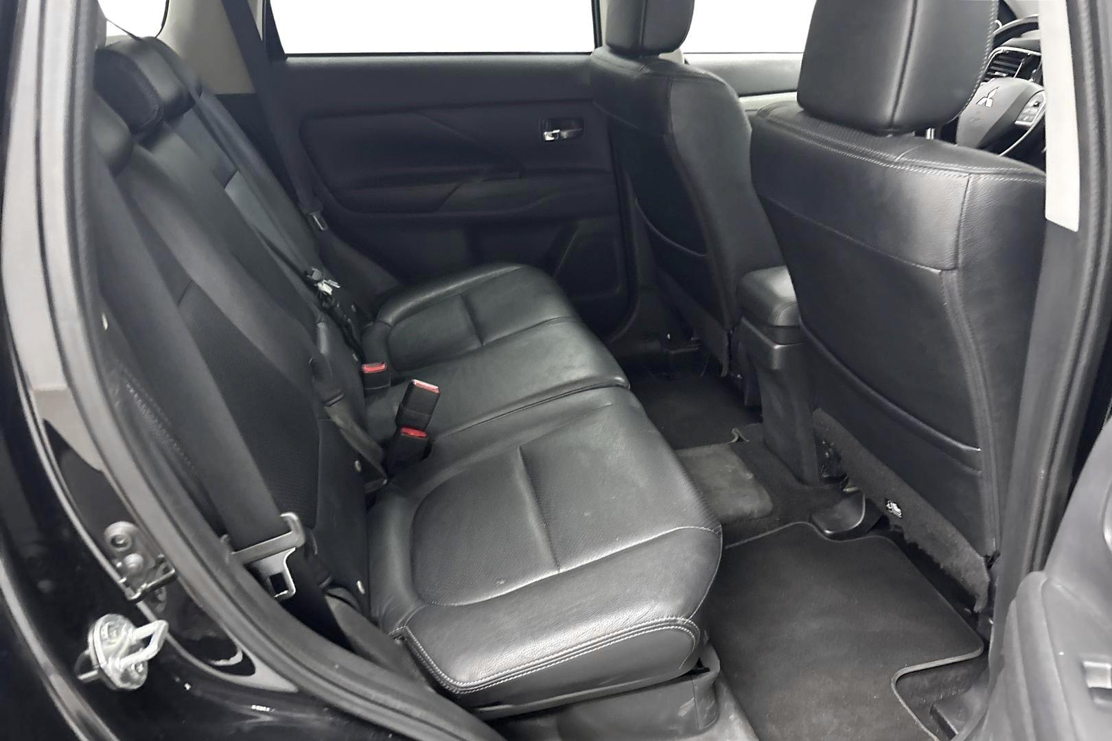 MITSUBISHI Outlander PHEV 2014