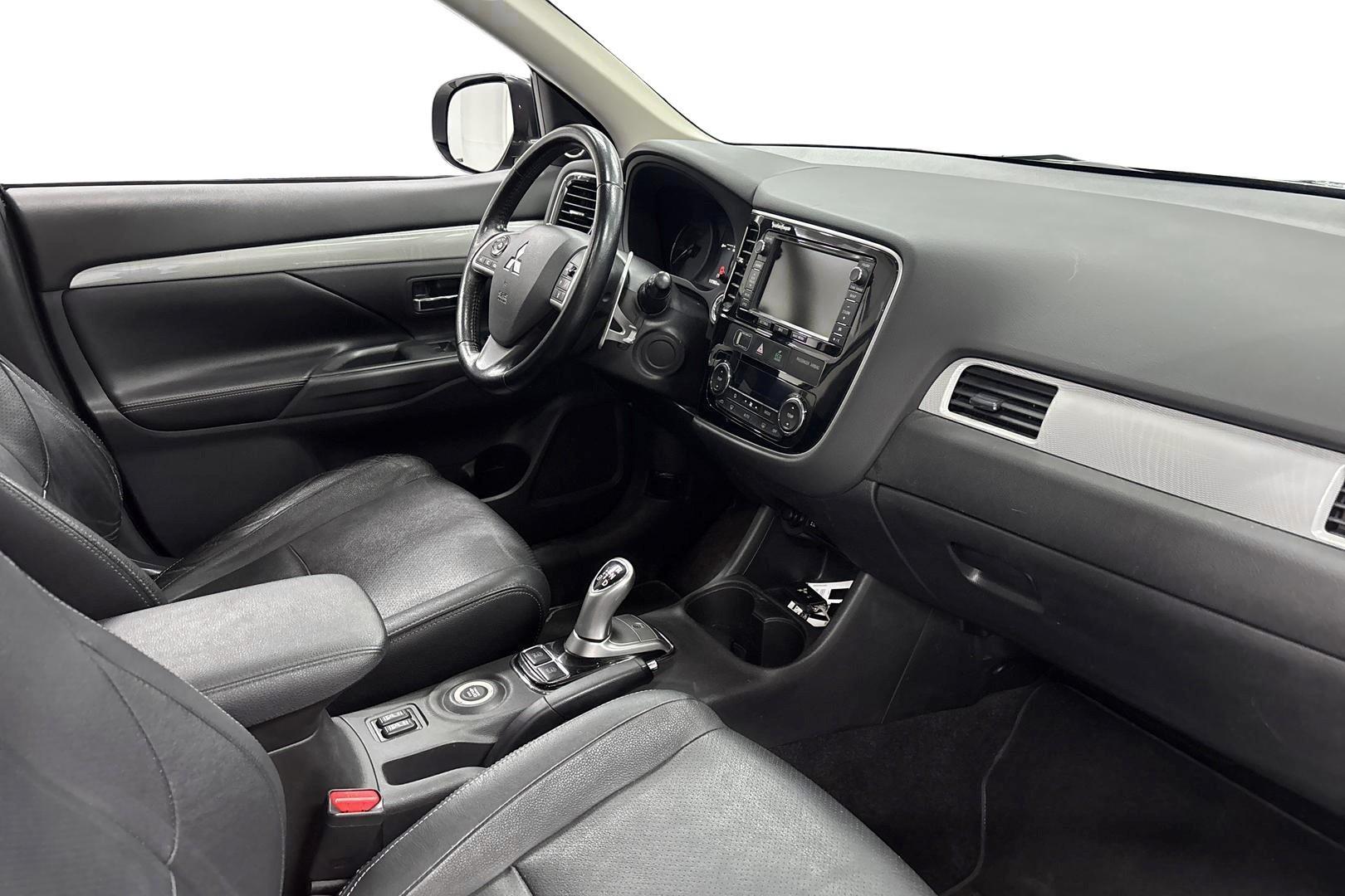 MITSUBISHI Outlander PHEV 2014