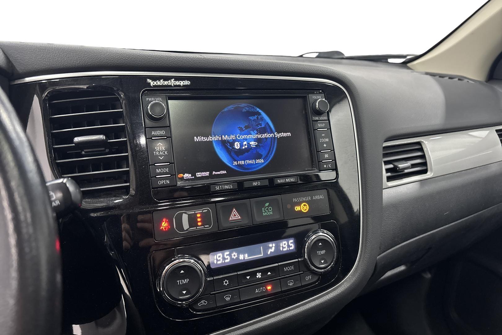 MITSUBISHI Outlander PHEV 2014