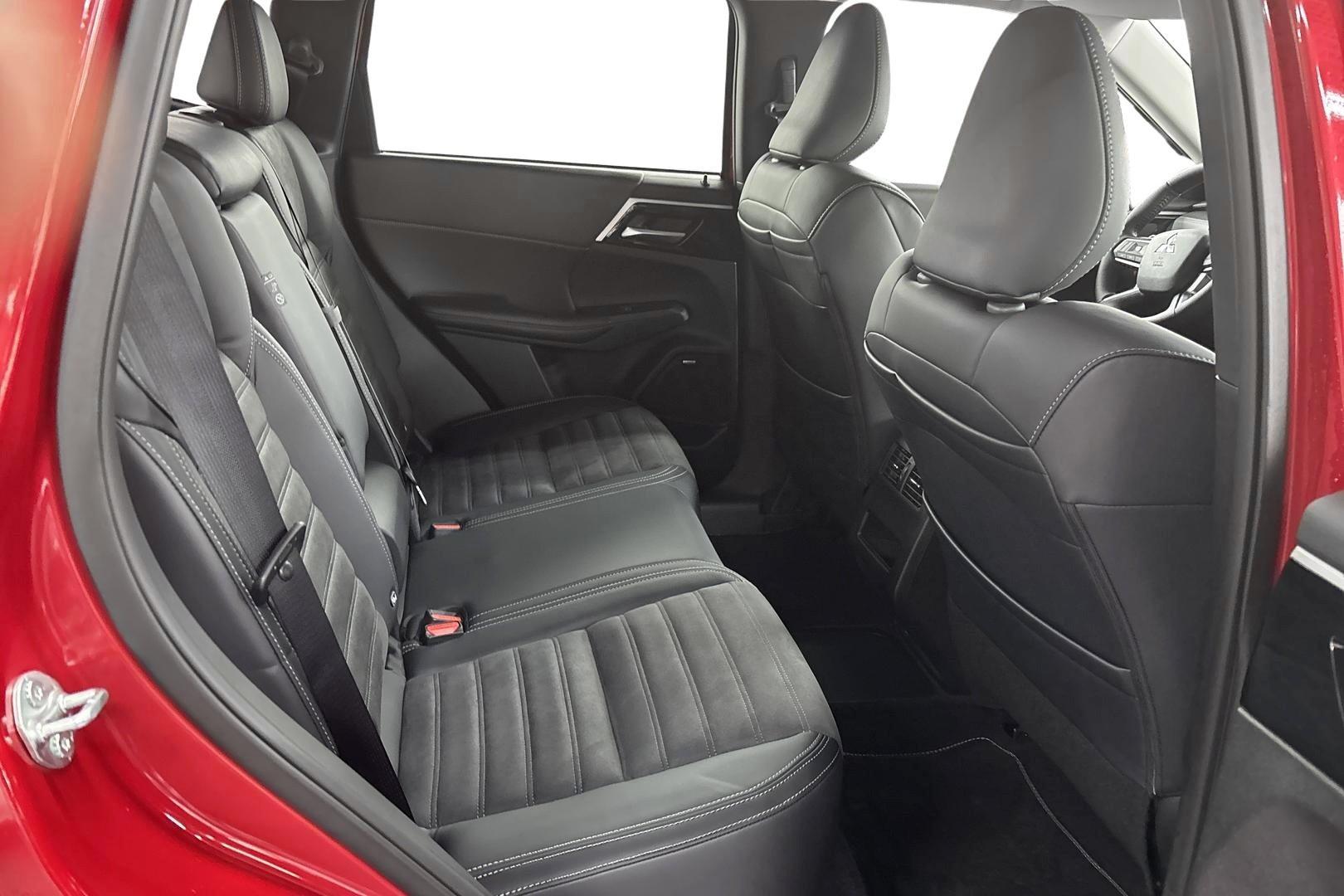 MITSUBISHI OUTLANDER 2026