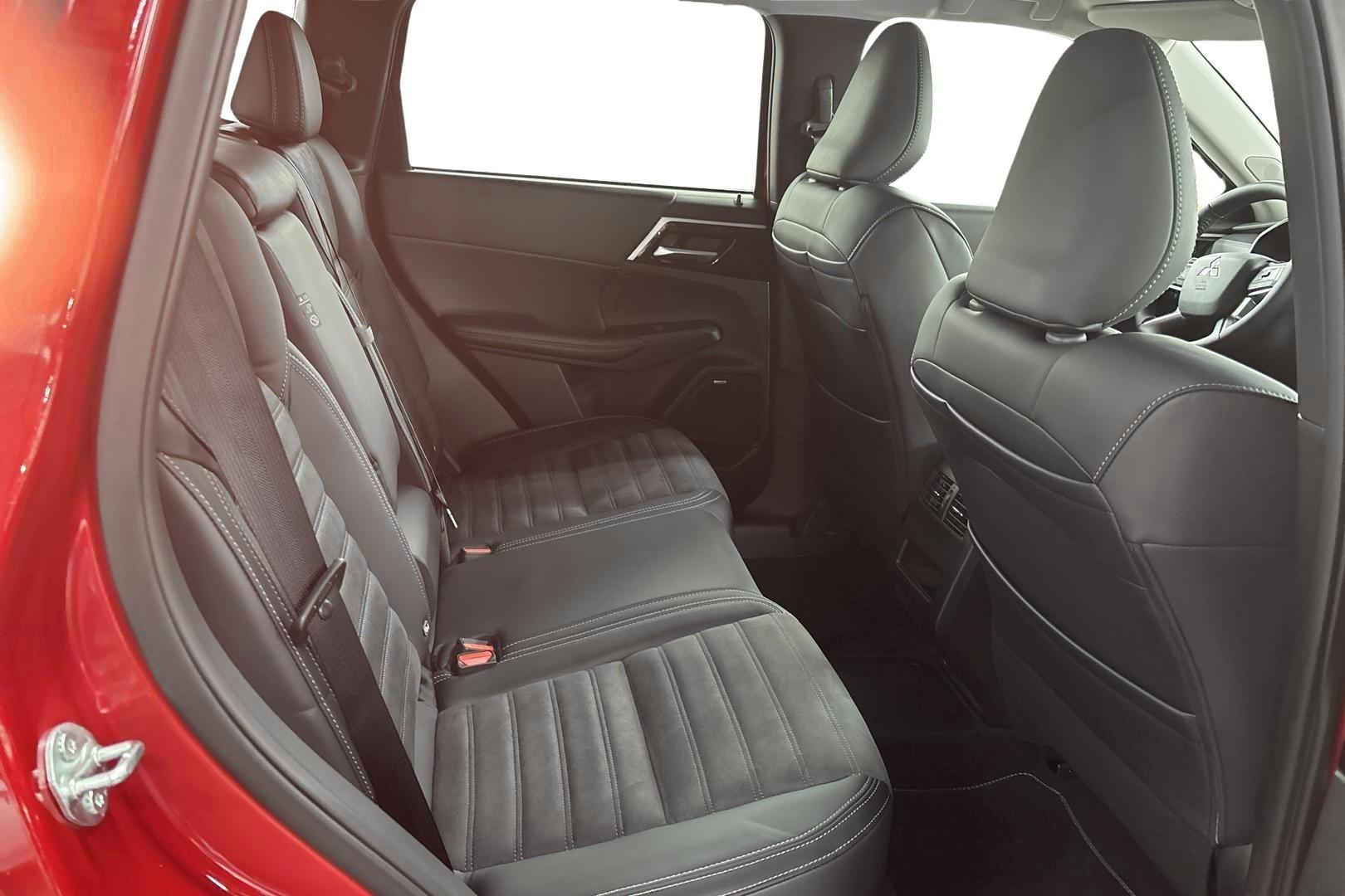 MITSUBISHI OUTLANDER 2026