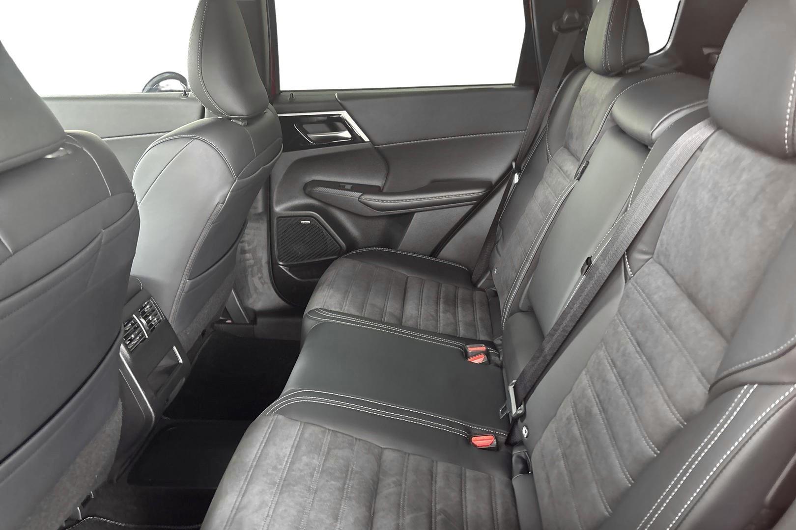 MITSUBISHI OUTLANDER 2026