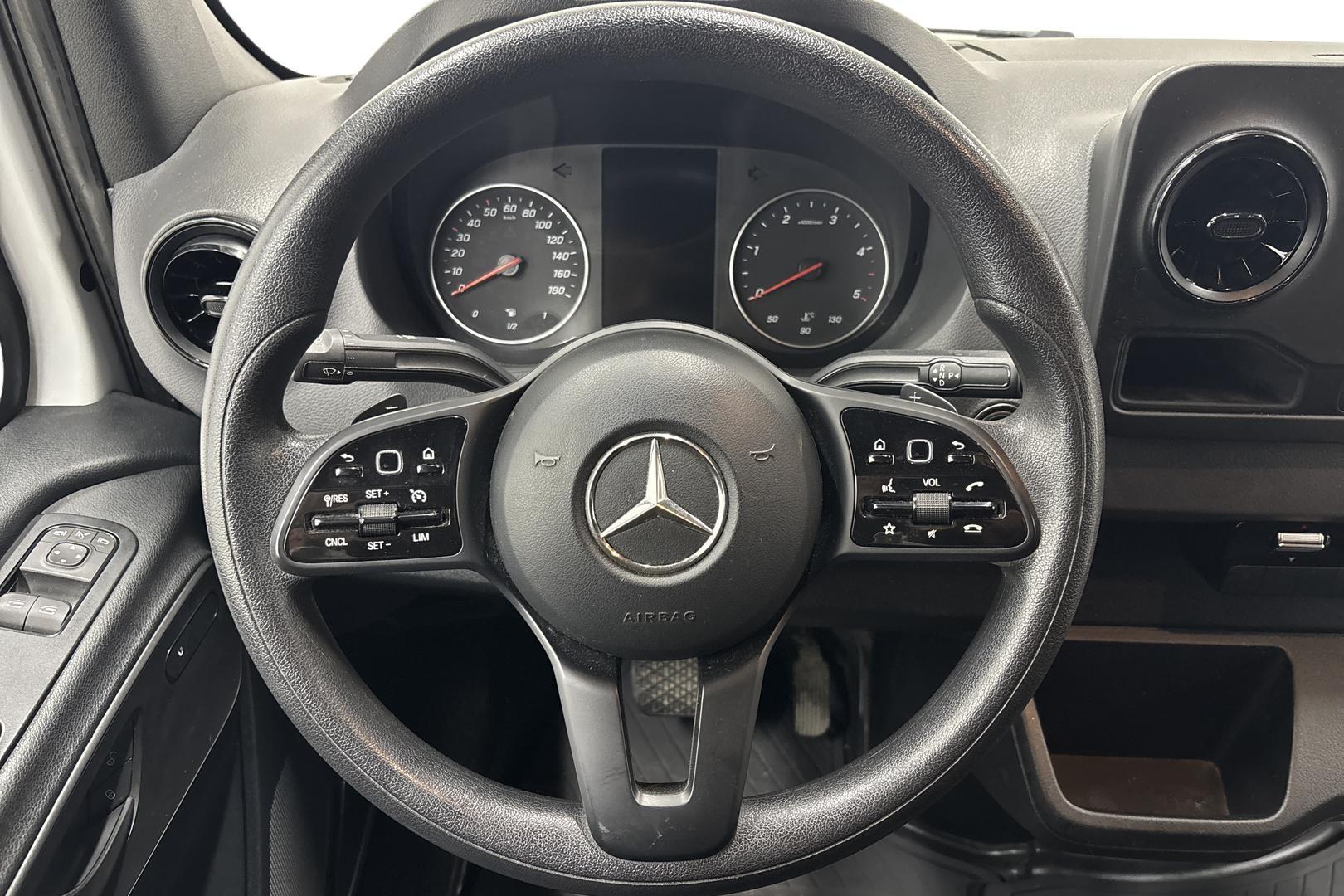 Mercedes-Benz Sprinter 11