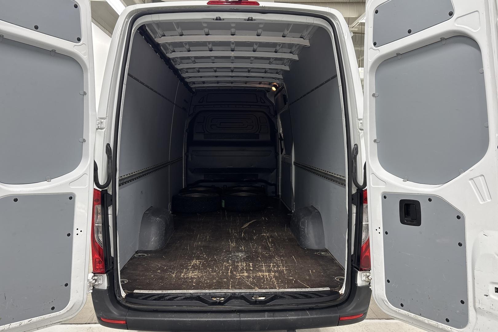 Mercedes-Benz Sprinter 14