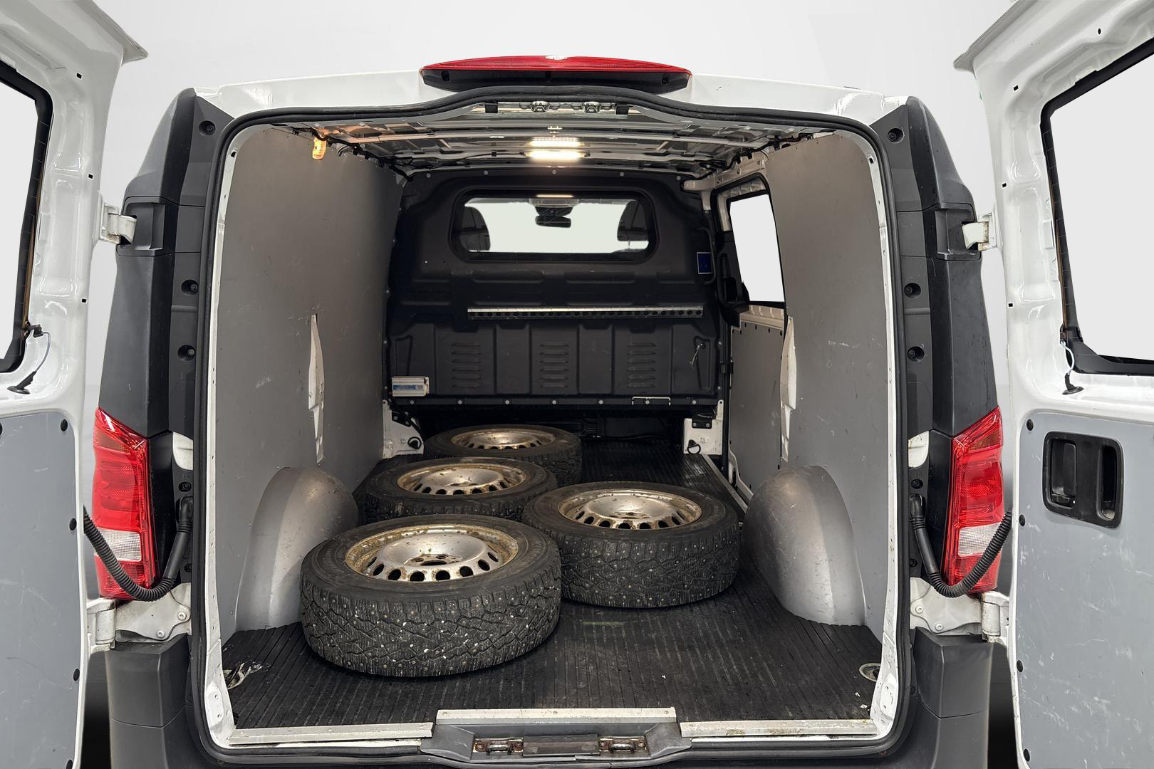 Mercedes-Benz Vito 12