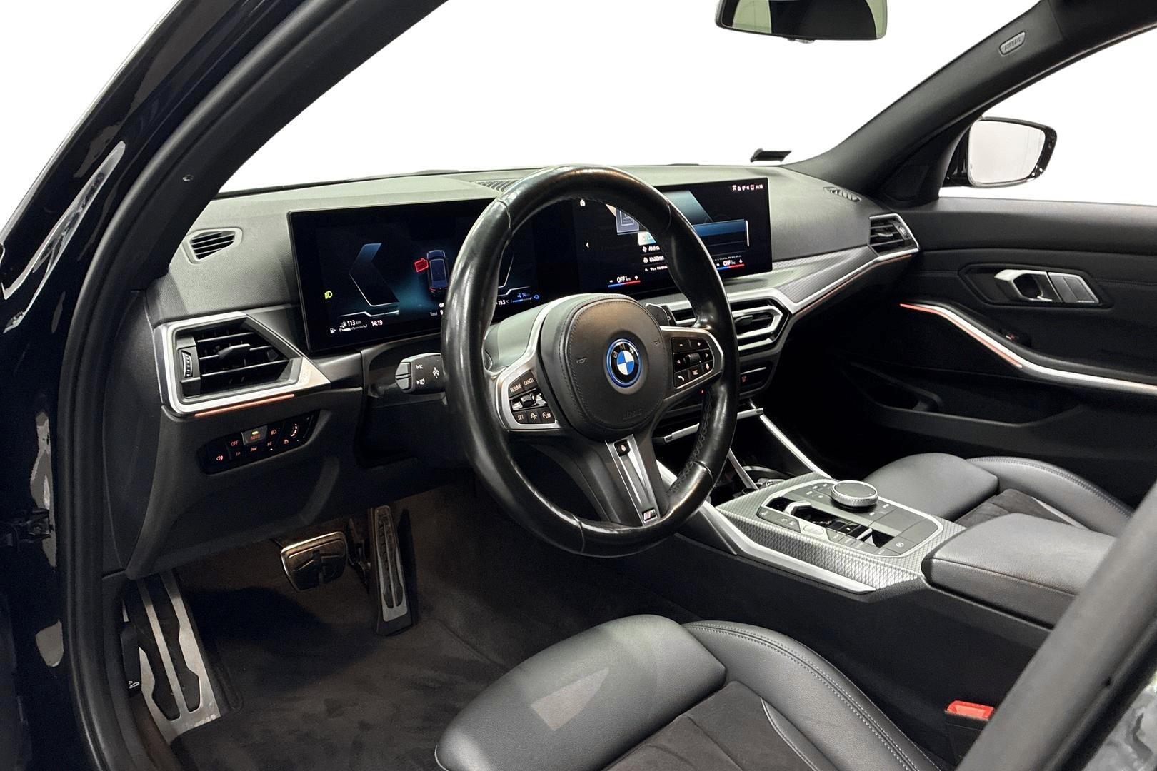 BMW 330 2023