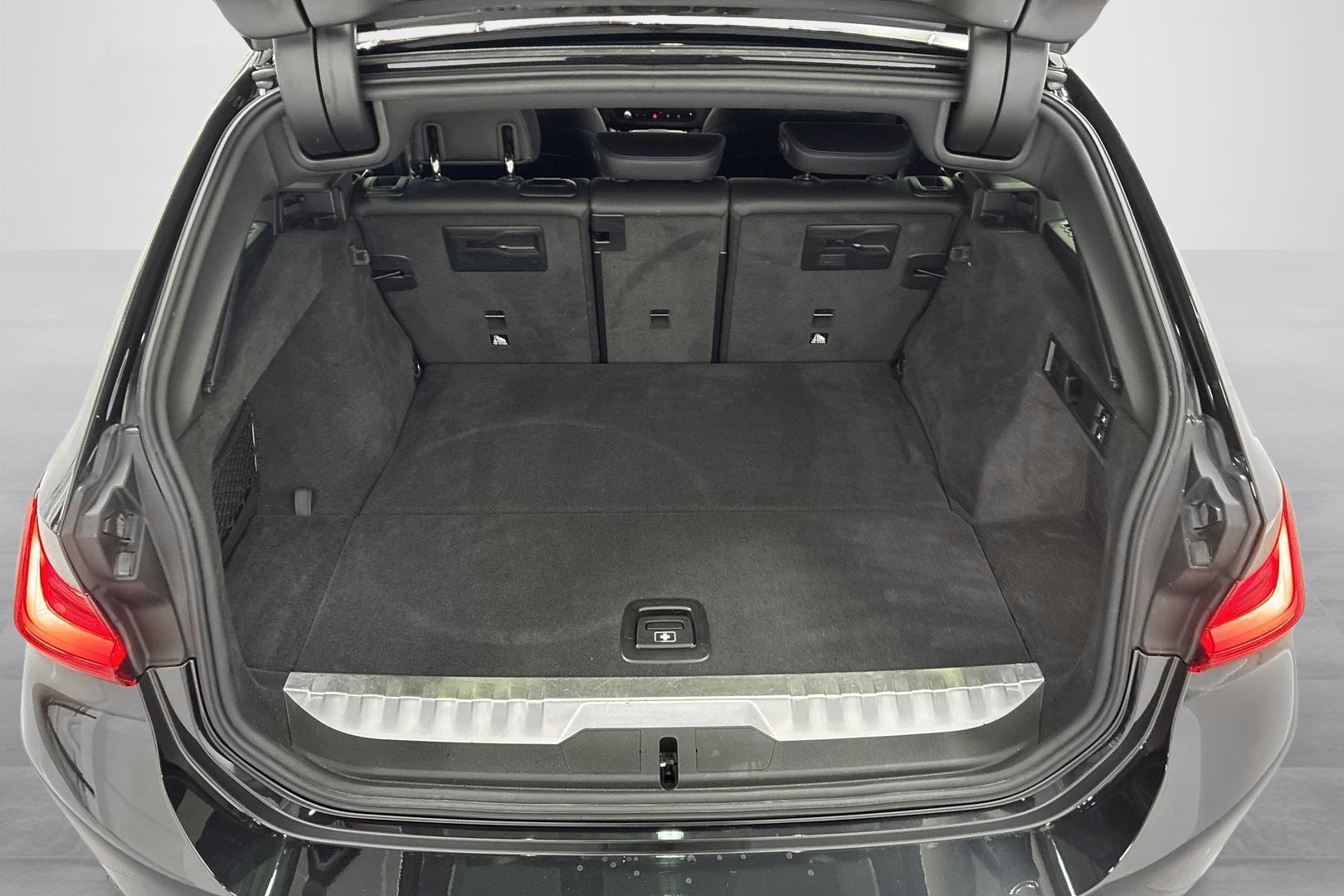 BMW 330 2023