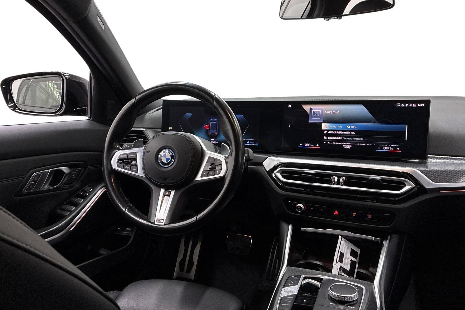 BMW 330 2023