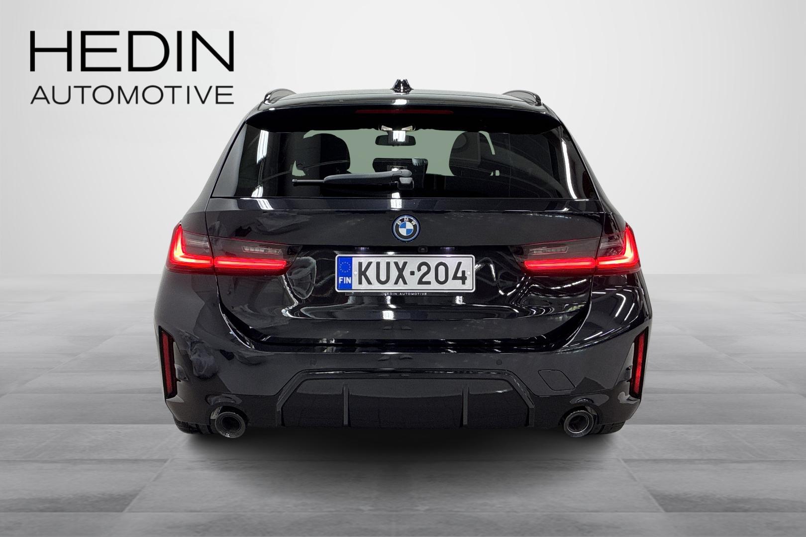 BMW 330 2023