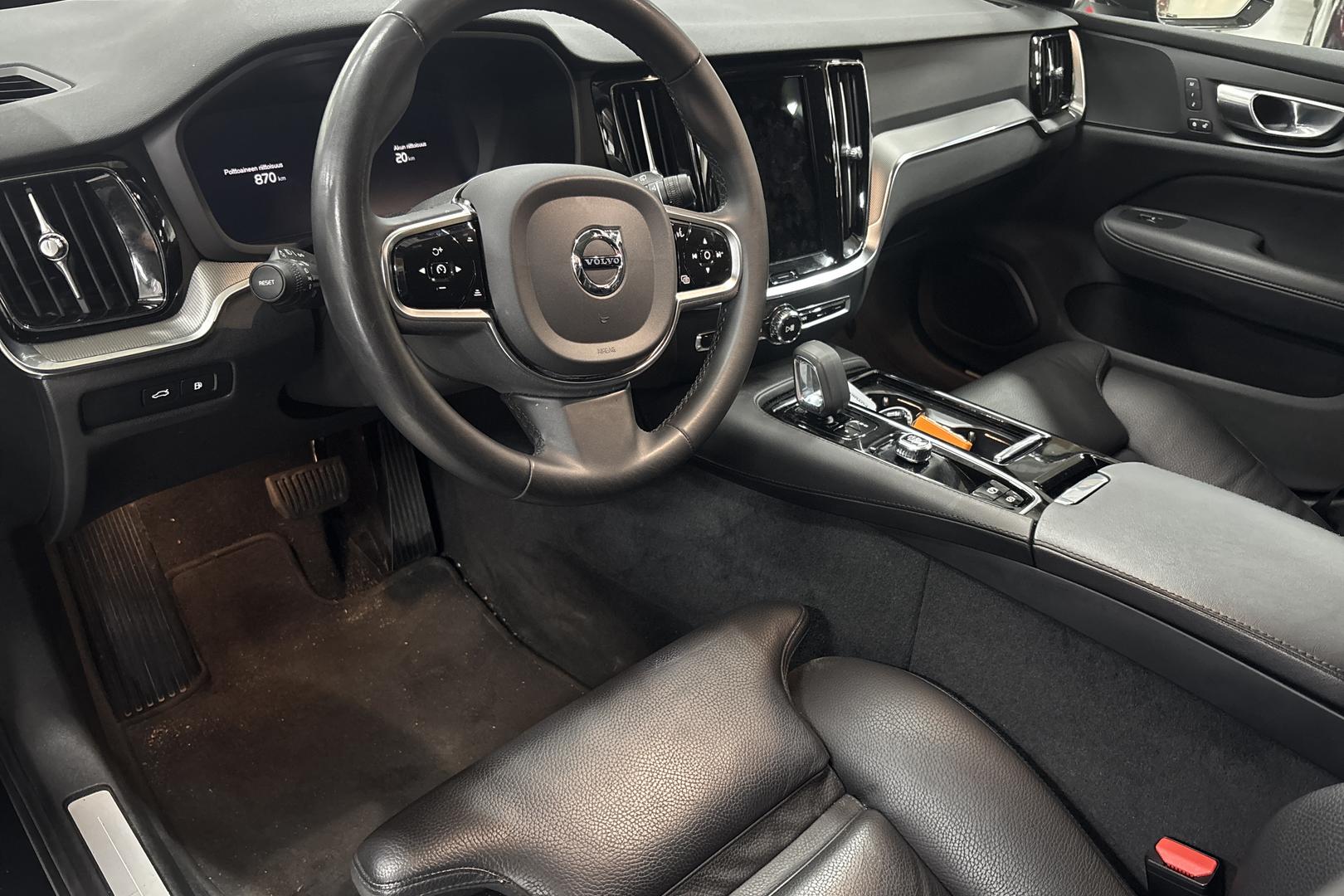 VOLVO V60 2024