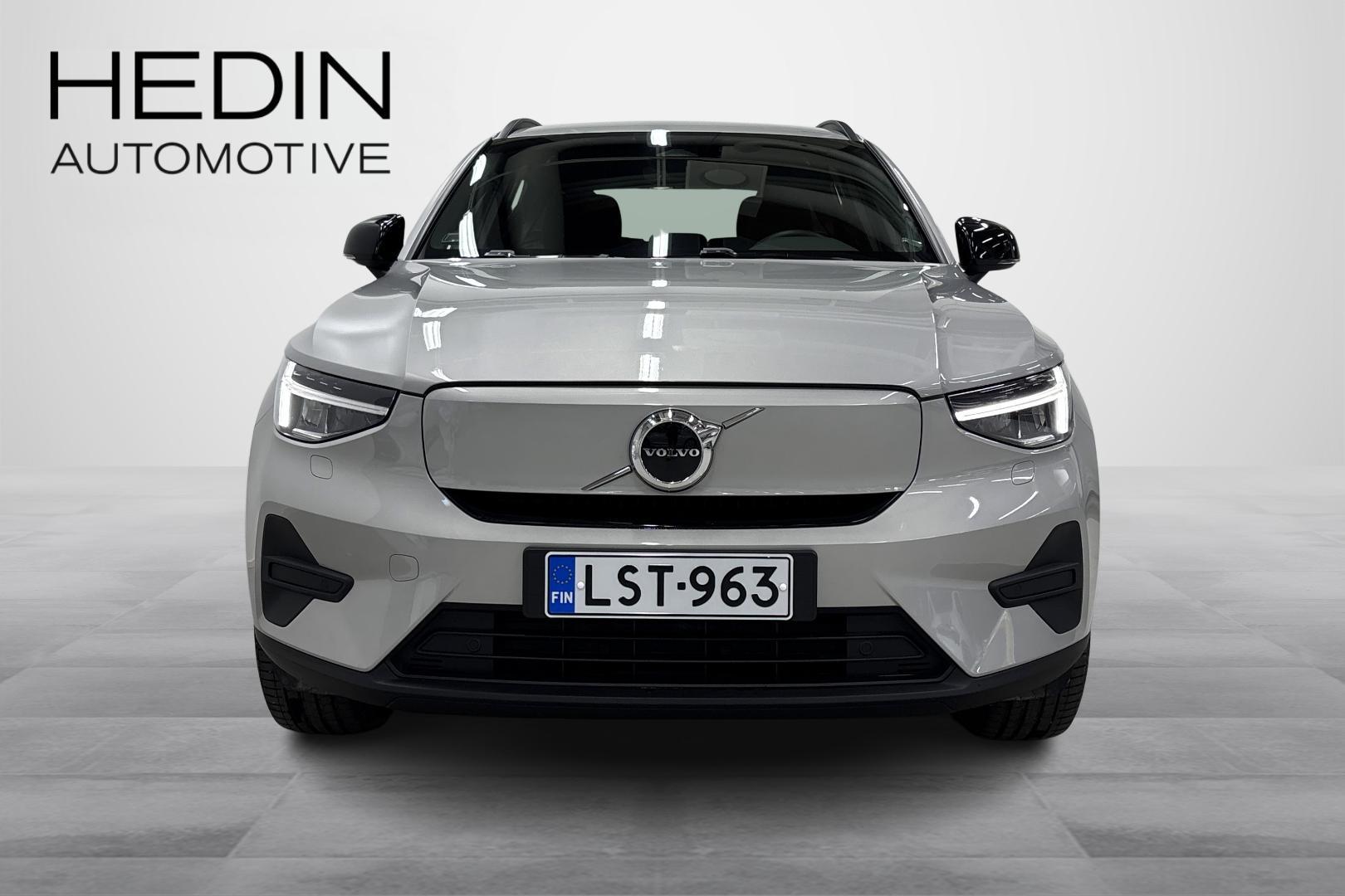 Volvo EX40 2025