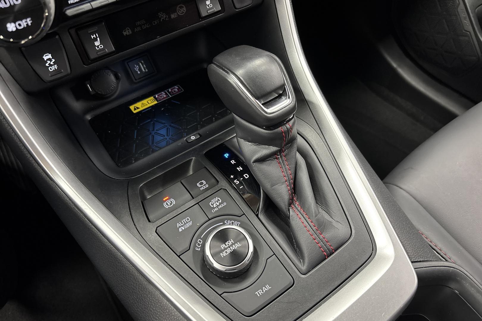 Toyota RAV4 Plug-in 2025