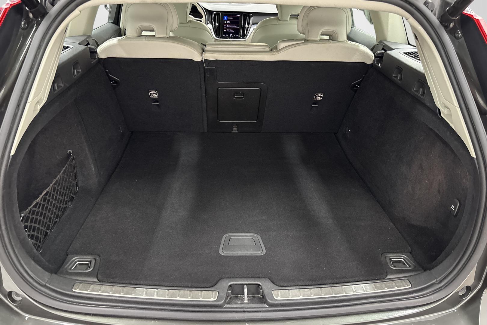 VOLVO V60 2020