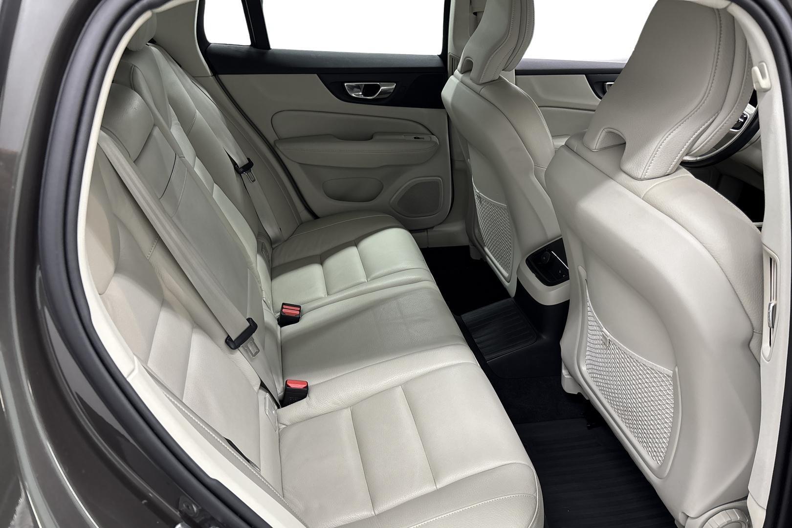 VOLVO V60 2020