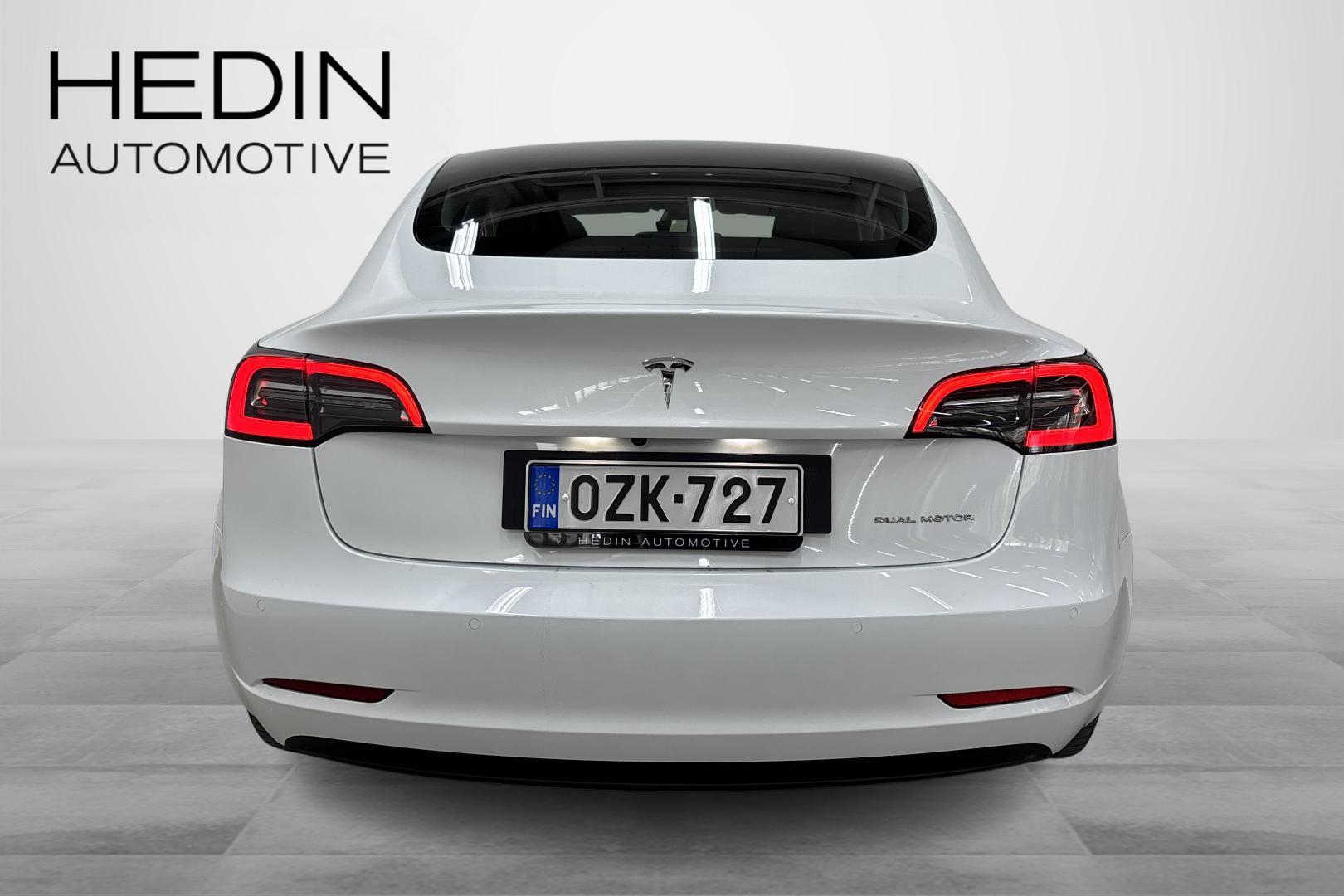 TESLA Model 3 2021