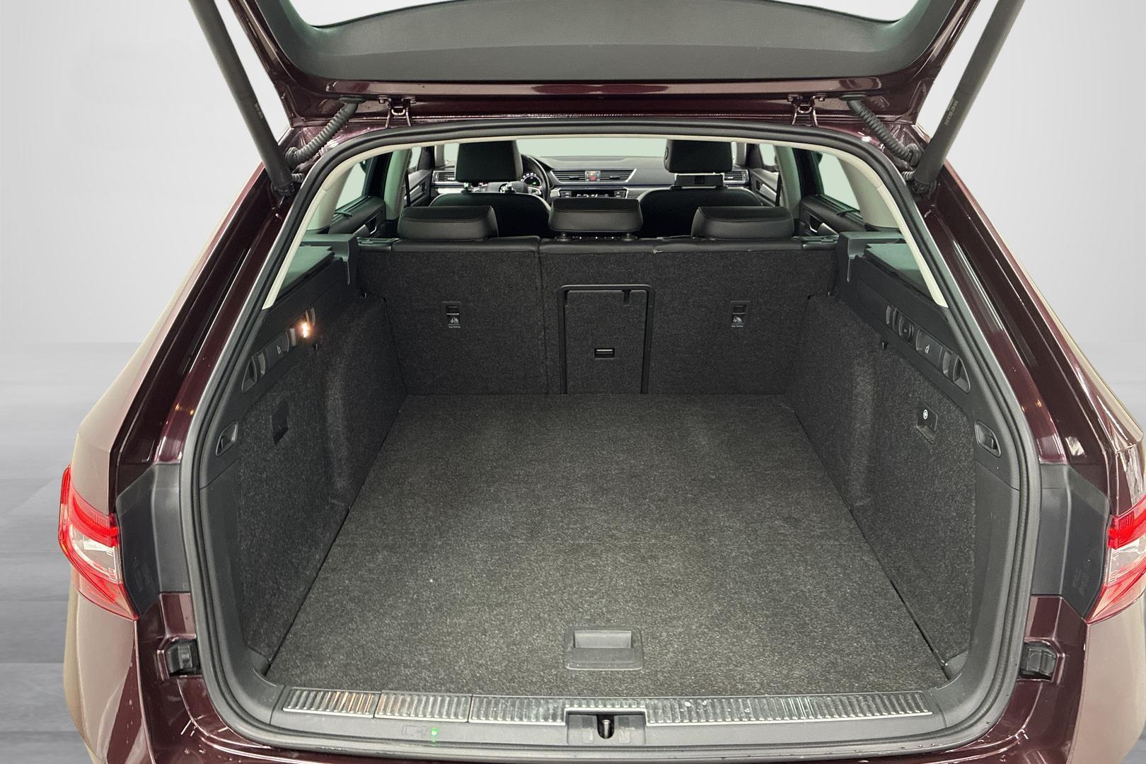 SKODA SUPERB 12