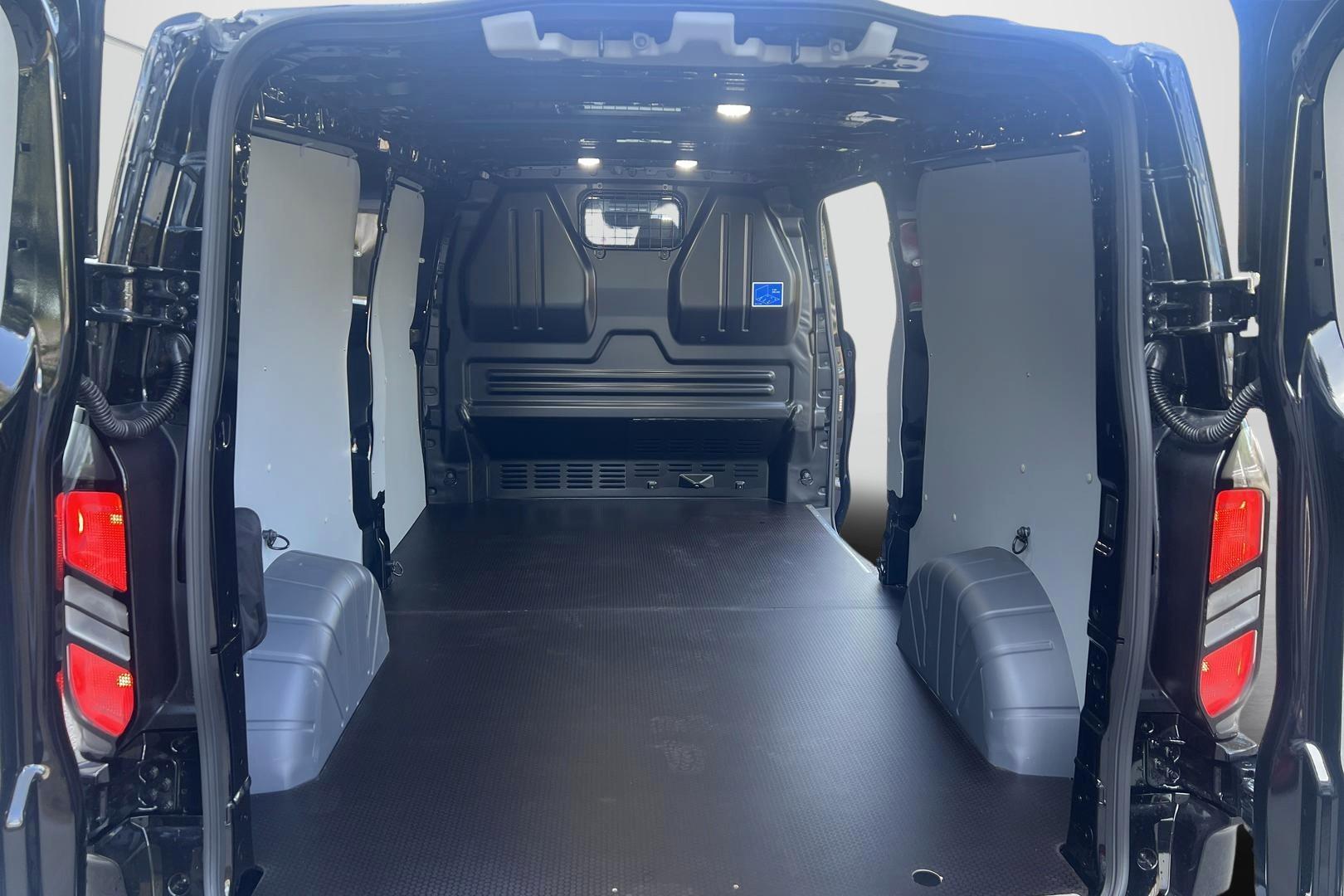 Ford Transit Custom 10