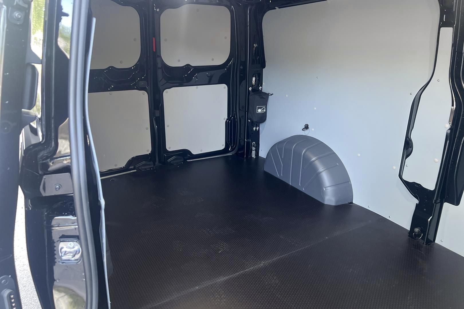 Ford Transit Custom 11