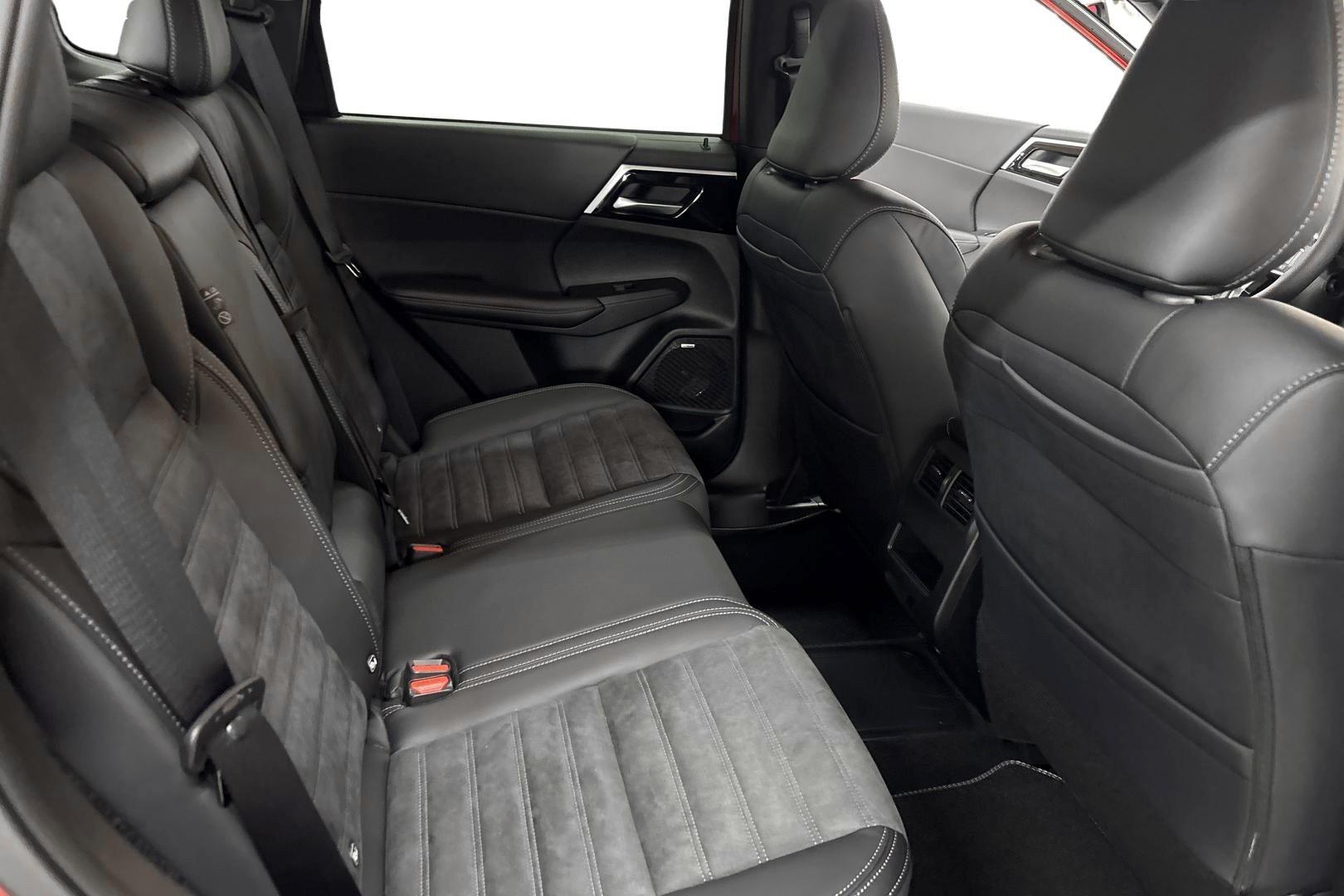 MITSUBISHI OUTLANDER 2026