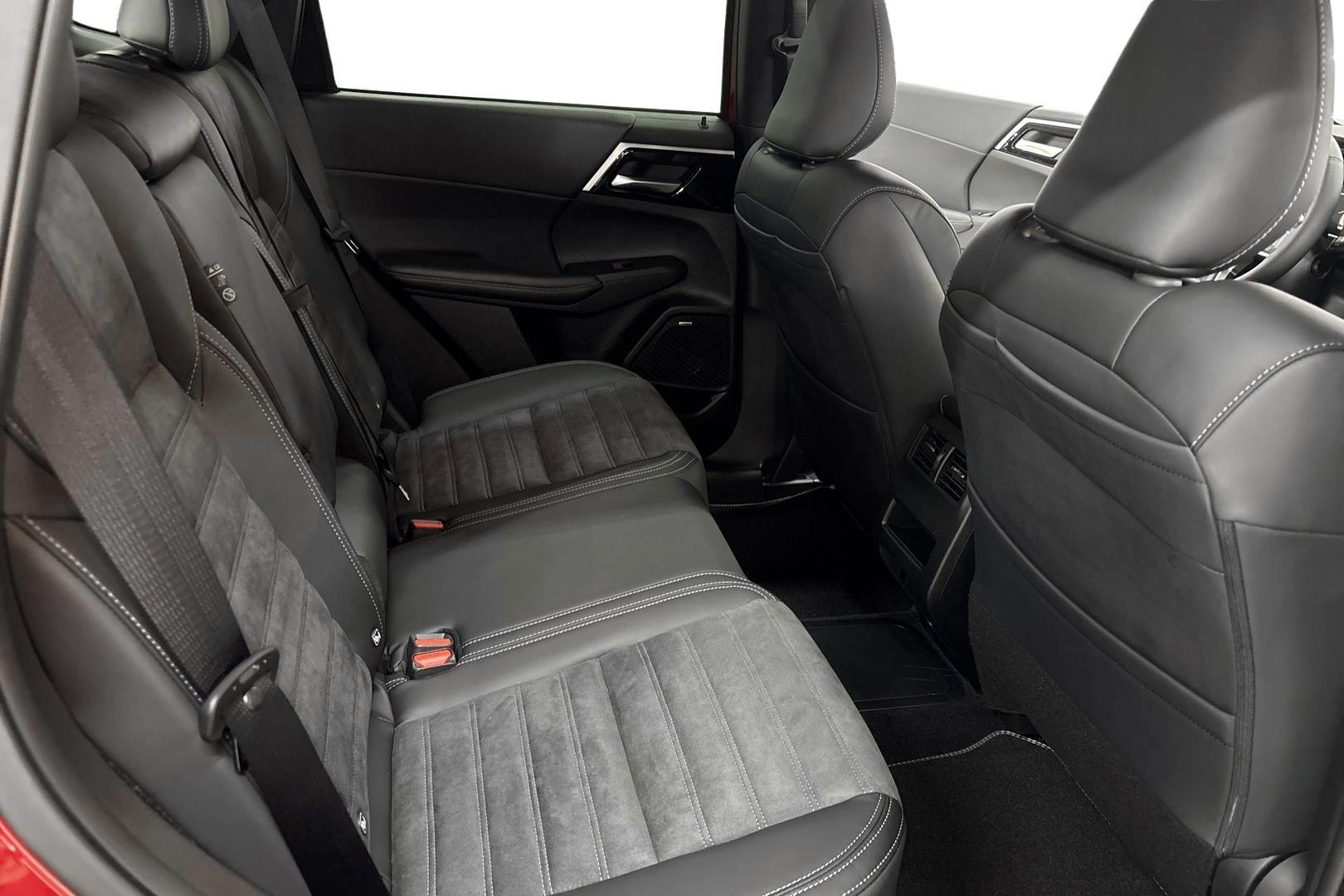 MITSUBISHI OUTLANDER 2026