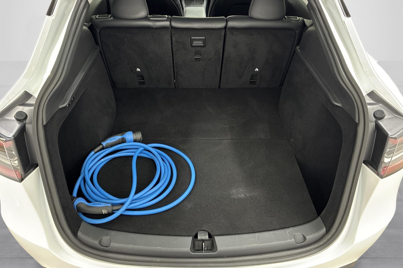 Tesla Model Y 12