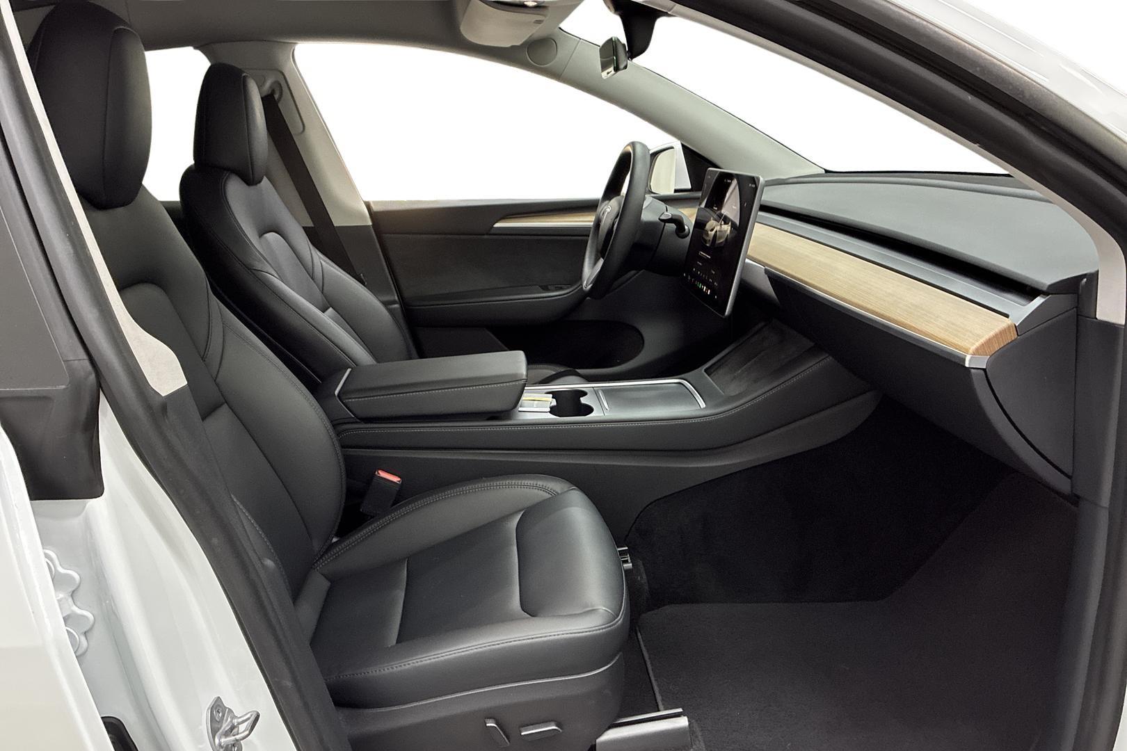 Tesla Model Y 14