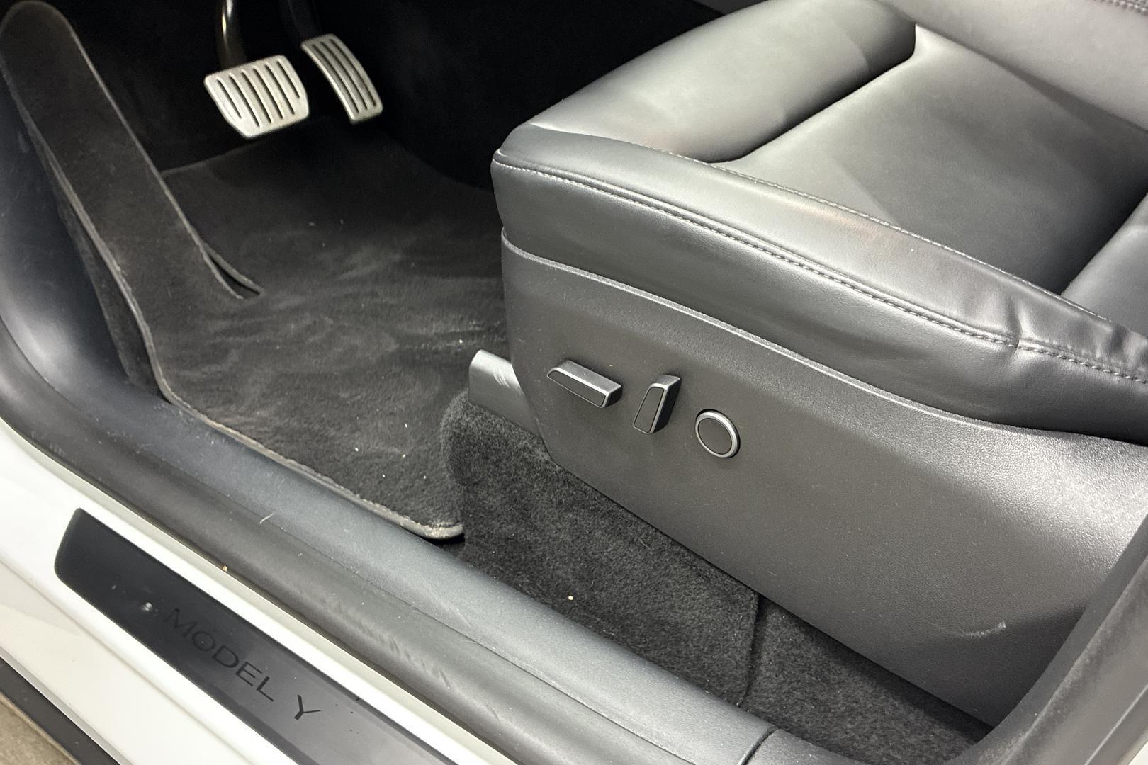 Tesla Model Y 21
