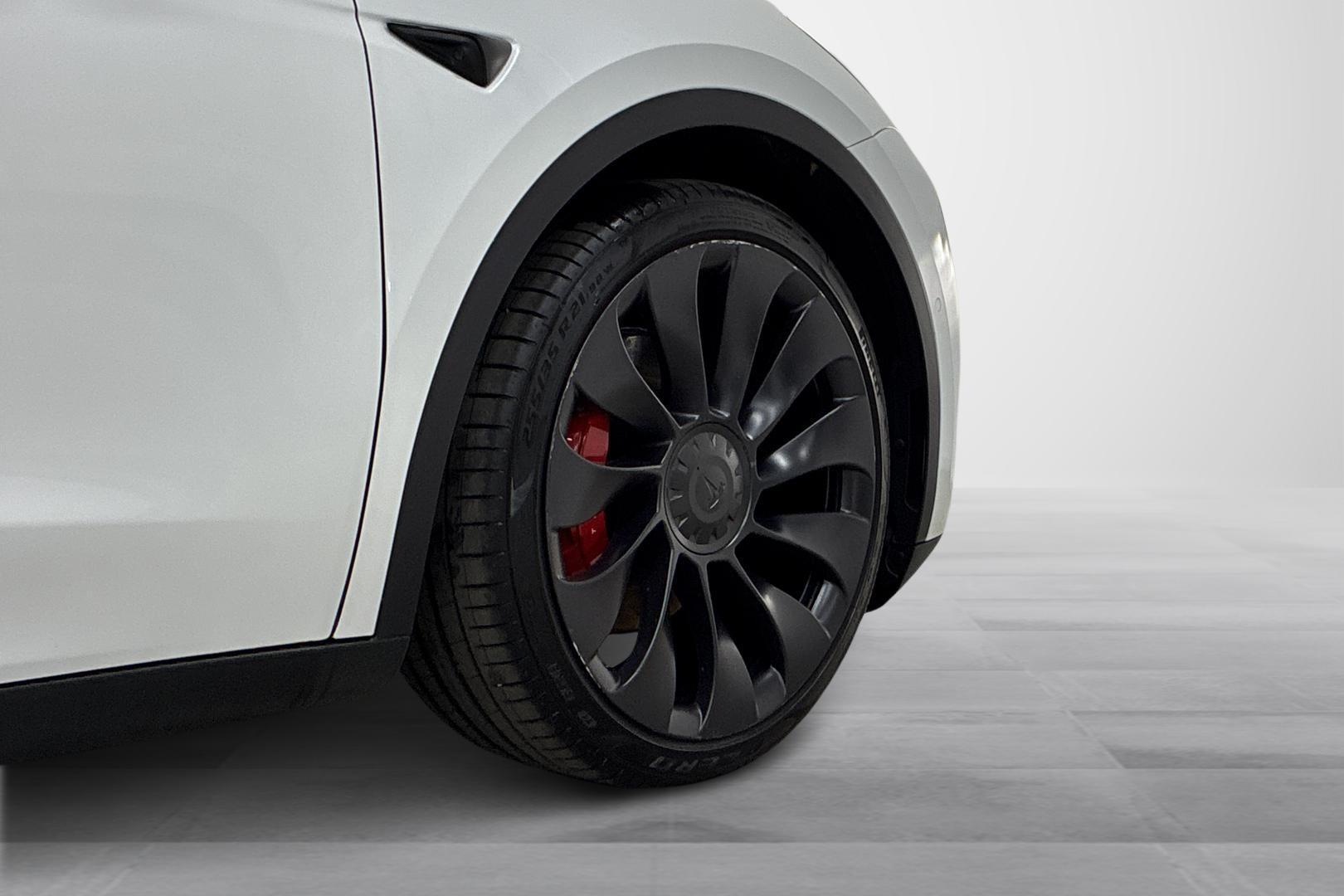 Tesla Model Y 24